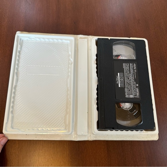 🌟3/$20🌟 Dumbo VHS Walt Disney 60th Anniversary Edition - Picture 4 of 4